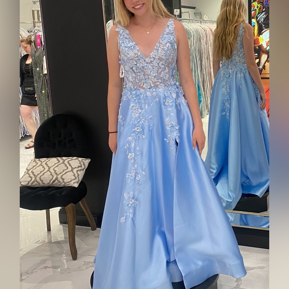 CINDERELLA PROM DRESS - Picture 2 of 8